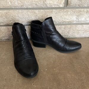 Baretraps Womens Galvin Studded Block Heel Ankle Boots Black Size: 7M